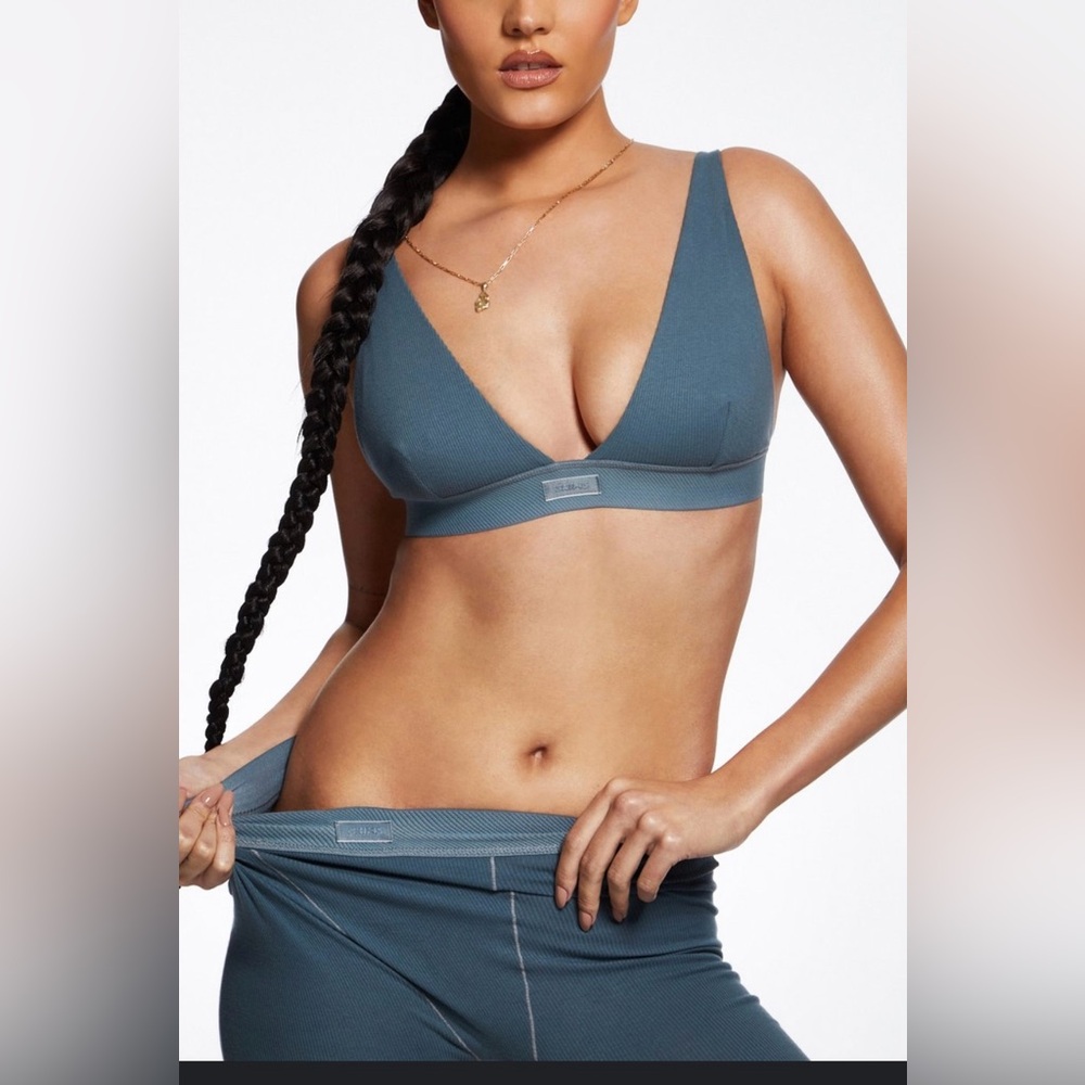 Skims Cotton Plunge Bralette in Kyanite, Medium